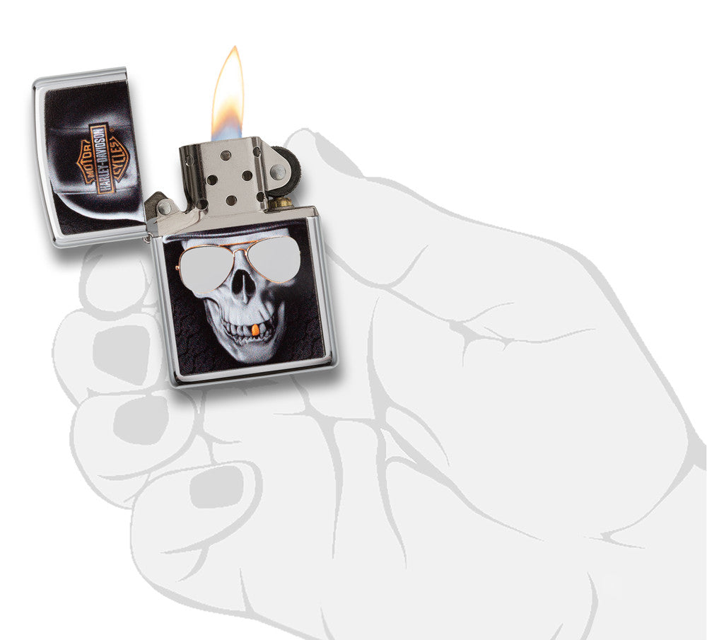 Zippo Feuerzeug chrom Harley Davidson großer Totenkopf mit Helm geöffnet mit Flamme in stilisierter Hand
