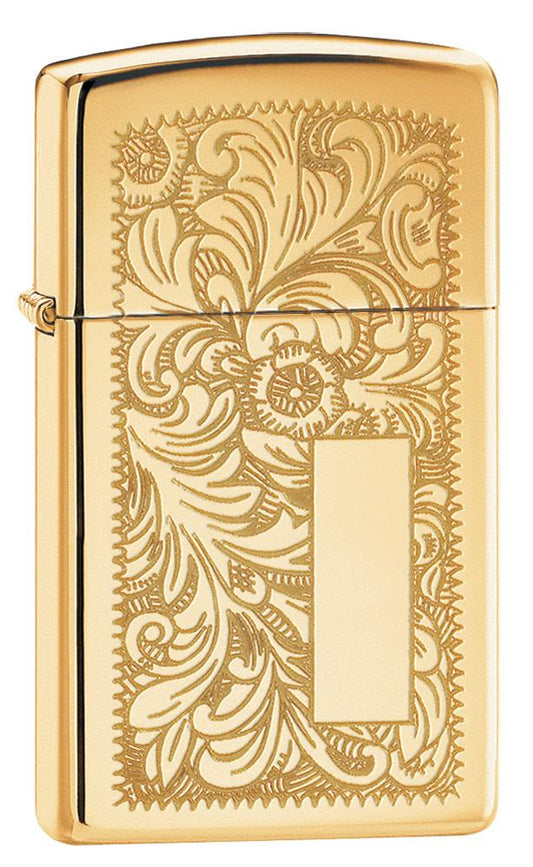 Frontansicht 3/4 Winkel Zippo Feuerzeug  Slim Brass mit venezianischem Blumen Design und Intialplatte