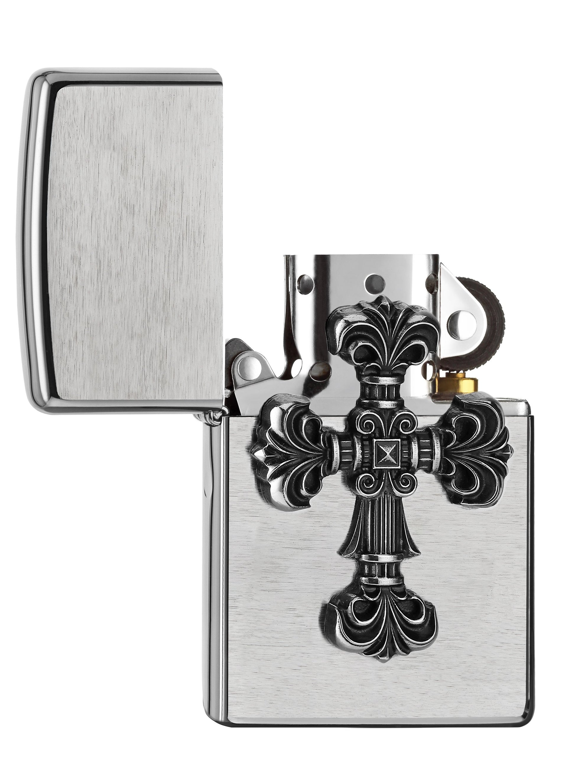 Zippo Feuerzeug chrom mit verziertem Kreuz Emblem geöffnet