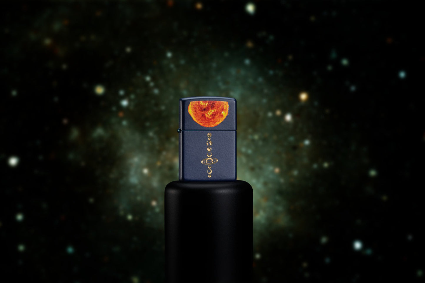 Zippo Sturmfeuerzeug Sonnensystem mit explodierender Sonne in dunkler Galaxie