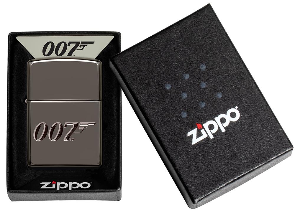 Frontansicht Zippo Feuerzeug grau glänzend 007 in geöffneter Verpackung