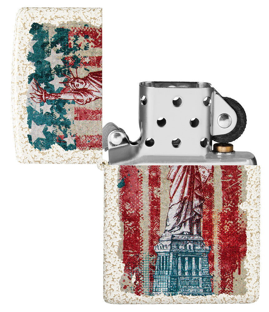 Zippo Feuerzeug Frontansicht Mercury Glass geöffnet mit farbiger Abbildung der Freiheitsstatue und amerikanische Flagge im Hintergrund