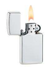 Frontansicht Zippo Feuerzeug Slim Sterling Silber geöffnet mit Flamme