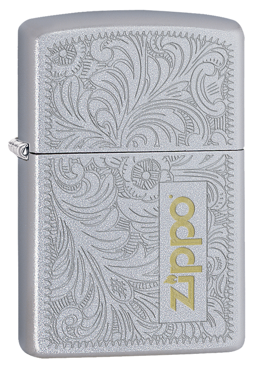 Briquet Zippo vue de face trois quart angle qui montre le logo de Zippo en jaune entoure par des fleurs