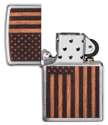 Zippo Woodchuck mit amerikanischer Flagge geöffnet