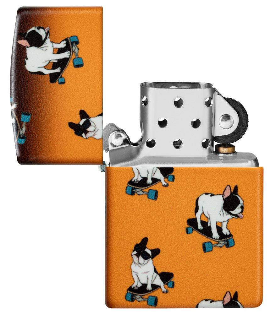 Bulldoggen auf dem Skateboard