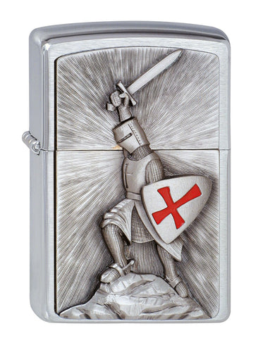 Frontansicht 3/4 Winkel Zippo Feuerzeug mit Tempelritter auf Stein in Siegespose Emblem