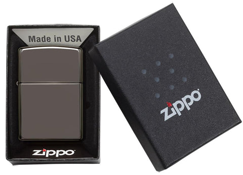 Zippo Feuerzeug Frontansicht Black Ice® Basismodell in geöffneter Geschenkverpackung