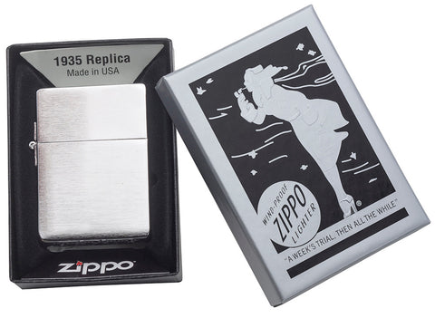 Zippo Feuerzeug 1935 Replica Frontansicht in gebürsteter Chrom Optik in schwarz grauer Geschenkbox