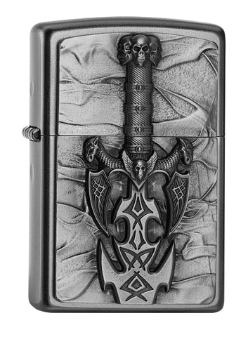 Zippo Feuerzeug Frontansicht ¾ Winkel satinierte Oberfläche mit Gothic Schwert Emblem