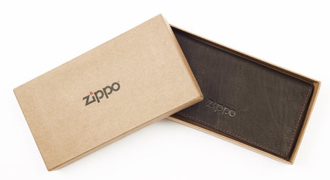 Zippo Tabakbeutel Leder braun mit Zippo Logo in offenem Geschenkkarton