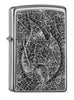 Frontansicht 3/4 Winkel Zippo Feuerzeug Chrome Zippo Flamme mit Blattmaserung Emblem