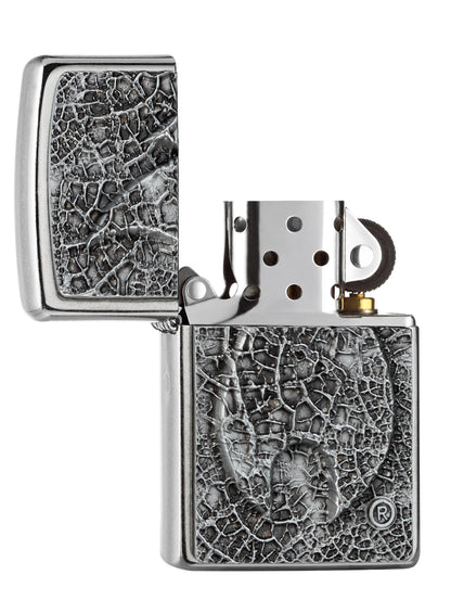 Zippo Feuerzeug Chrome Zippo Flamme mit Blattmaserung Emblem geöffnet