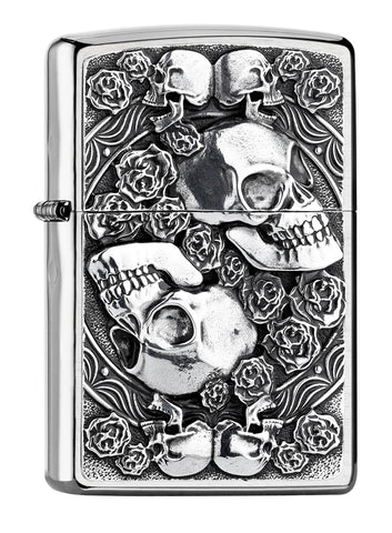Frontansicht 3/4 Winkel Zippo Feuerzeug Totenköpfe von Rosen umgeben Emblem