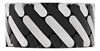 Zippo Edelstahlring Frontansicht mit optisch angebrachten Ausrufezeichen in schwarz und silberfarben