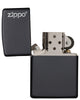 Zippo Feuerzeug Frontansicht Basismodell geöffnet in schwarz matt mit Zippo Logo