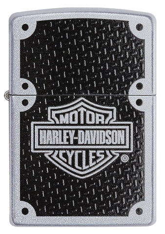 Frontansicht Zippo Feuerzeug Satin Chrome mit Harley Davidson Logo und schwarzem Hintergrund