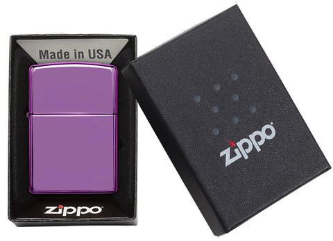 Zippo Feuerzeug Abyss Frontansicht in hochpolierter purpur Optik in offener Geschenkbox