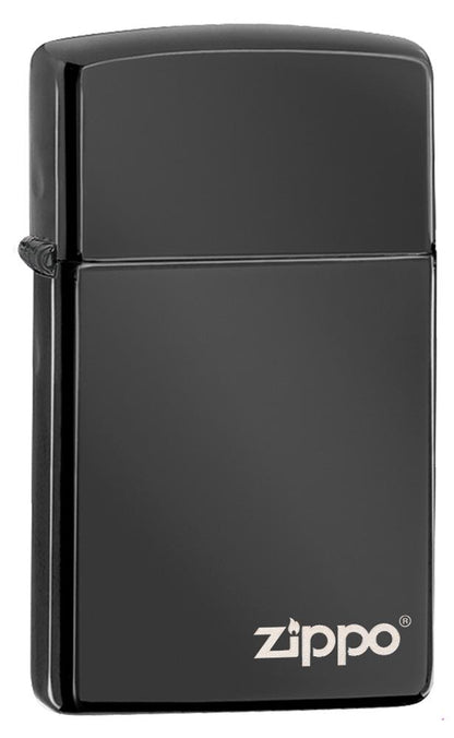 Frontansicht  3/4 Winkel Zippo Feuerzeug Slim High Polish Chrome Basismodell Schwarz mit Zippo Logo