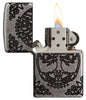 Zippo Feuerzeug chrom antik Lebensbaum mit Schnörkeln tief eingraviert geöffnet mit Flamme