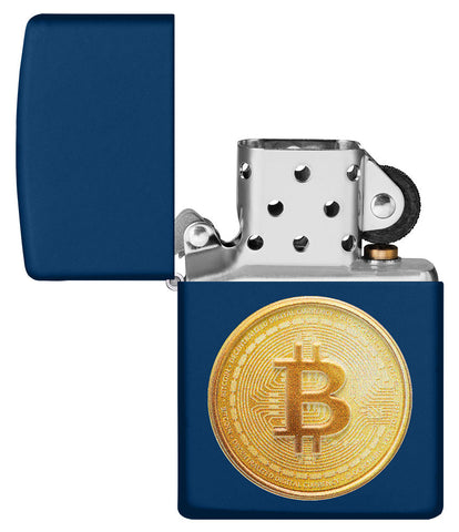 Zippo Feuerzeug Frontansicht geöffnet in marineblau mit texturierter Abbildung von einem Bitcoin