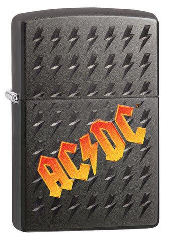 Zippo Feuerzeug Black Ice Frontansicht ¾ Winkel mit AC/DC® Logo in orange und kleinen gravierten Blitzen auf schwarzem Hintergrund