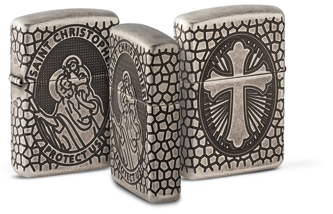Zippo Armor® Feuerzeug gruppierte Ansicht in chrom antik mit Sankt Christopherus Abbildung tief eingraviert in ovaler Form umgeben von Wabenmuster