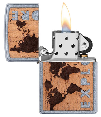 Zippo Feuerzeug Chrome Woodchuck Landscape geöffnet mit Flamme