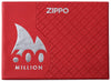 Zippo Feuerzeug 600 Million Frontansicht geschlossene luxuriöse Verpackung in rot mit 600 Million Logo von weißer Flamme umrandet