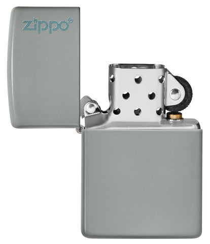 Zippo Feuerzeug Flat Grey Basismodell mattgrau mit Zippo Logo geöffnet ohne Flamme