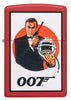 Zippo Feuerzeug Frontansicht mattrot mit James Bond 007™ in einem schwarzen Anzug sowie Pistole und Astronautenhelm