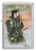 Zippo Feuerzeug Frontansicht  Farbabbildung eines asiatischen Kriegers in grüner Kampfausrüstung im Nebel des Sonnenuntergangs