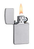 Zippo Feuerzeug Basismodell Slim Satin Chrom geöffnet mit Flamme