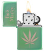 Zippo Feuerzeug Frontansicht Hochglanz Grün geöffnet und angezündet mit Bob Marley Schriftzug und großem Cannabis Blatt