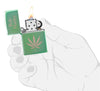 Zippo Feuerzeug Frontansicht Hochglanz Grün geöffnet und angezündet mit Bob Marley Schriftzug und großem Cannabis Blatt in stilisierter Hand