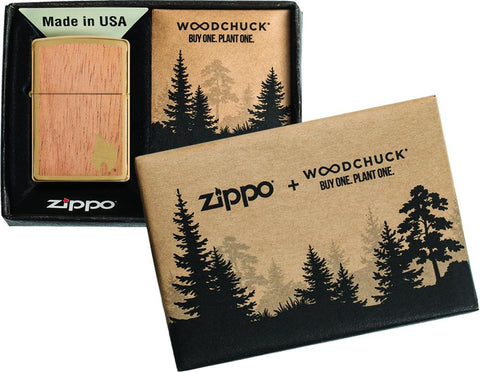 Zippo Woodchuck Mahagoni Holz mit kleiner goldfarbenen Zippo Flamme in unterer rechter Ecke in offener Box