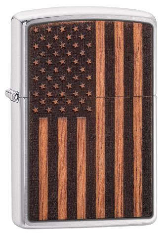 Frontansicht 3/4 Winkel Zippo Woodchuck mit amerikanischer Flagge