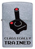Zippo Feuerzeug Frontansicht verchromt mit farbiger Abbildung von einem Joystick in schwarz rot und einem schwarzen Schriftzug