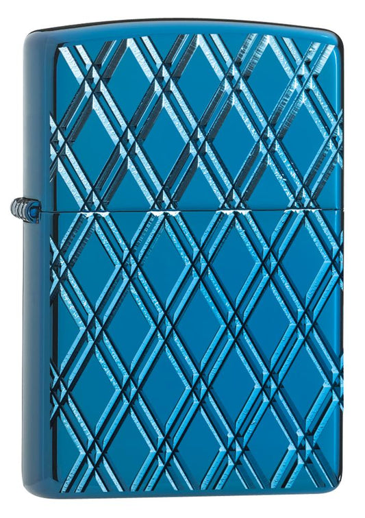 Zippo Feuerzeug dickwandig Frontansicht ¾ Winkel in blau mit tief eingravierten Diamantenformen