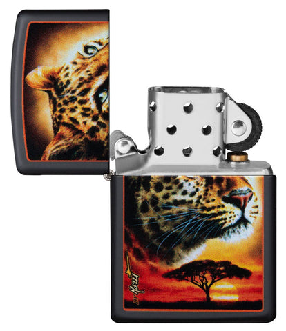  Zippo Feuerzeug schwarz mit Steppe und Leopardenkopf im Vordergrund geöffnet