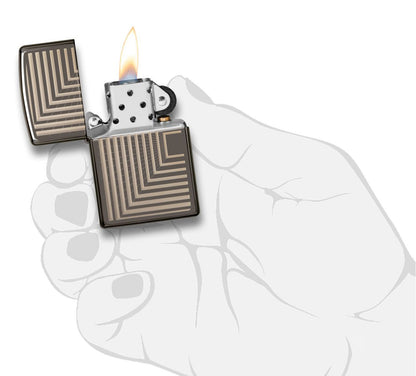 Zippo Feuerzeug Frontansicht Black Ice® geöffnet und angezündet mit eingravierten geometrisch angeordneten Linien in stilisierter Hand