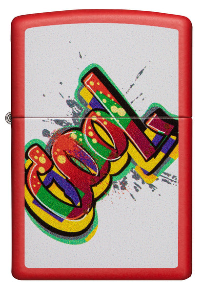 Zippo Feuerzeug Frontansicht rot matt mit "Cool" Schriftzug in verschiedenen Farben auf weißem Hintergrund