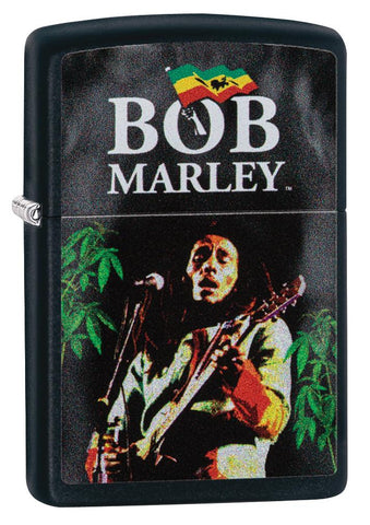 Zippo Feuerzeug Frontansicht ¾ Winkel schwarz matt mit Abbildung von Bob Marley mit Gitarre