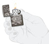 Zippo Feuerzeug Frontansicht Black Ice® geöffnet und angezündet mit 360° eingravierter Abbildung von einem Geldschein in Form einer Rose in stilisierter Hand