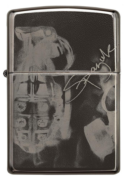 Frontansicht Zippo Feuerzeug High Polish Schwarz mit Design des Künstlers Spazuk und Unterschrift 