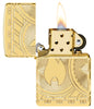 Zippo Feuerzeug Währung Design, das die Zippo Flamme auf einer Münze mit Bögen von Kreisen in tiefen Gravur geöffnet mit Flamme